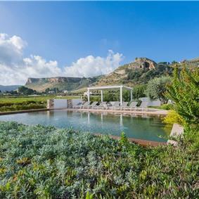 4 bedroom villa with infinity pool, Alcamo, sleeps 6-8